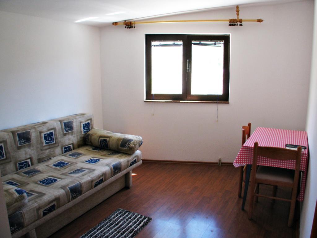 Apartments Miljak オミシュ エクステリア 写真