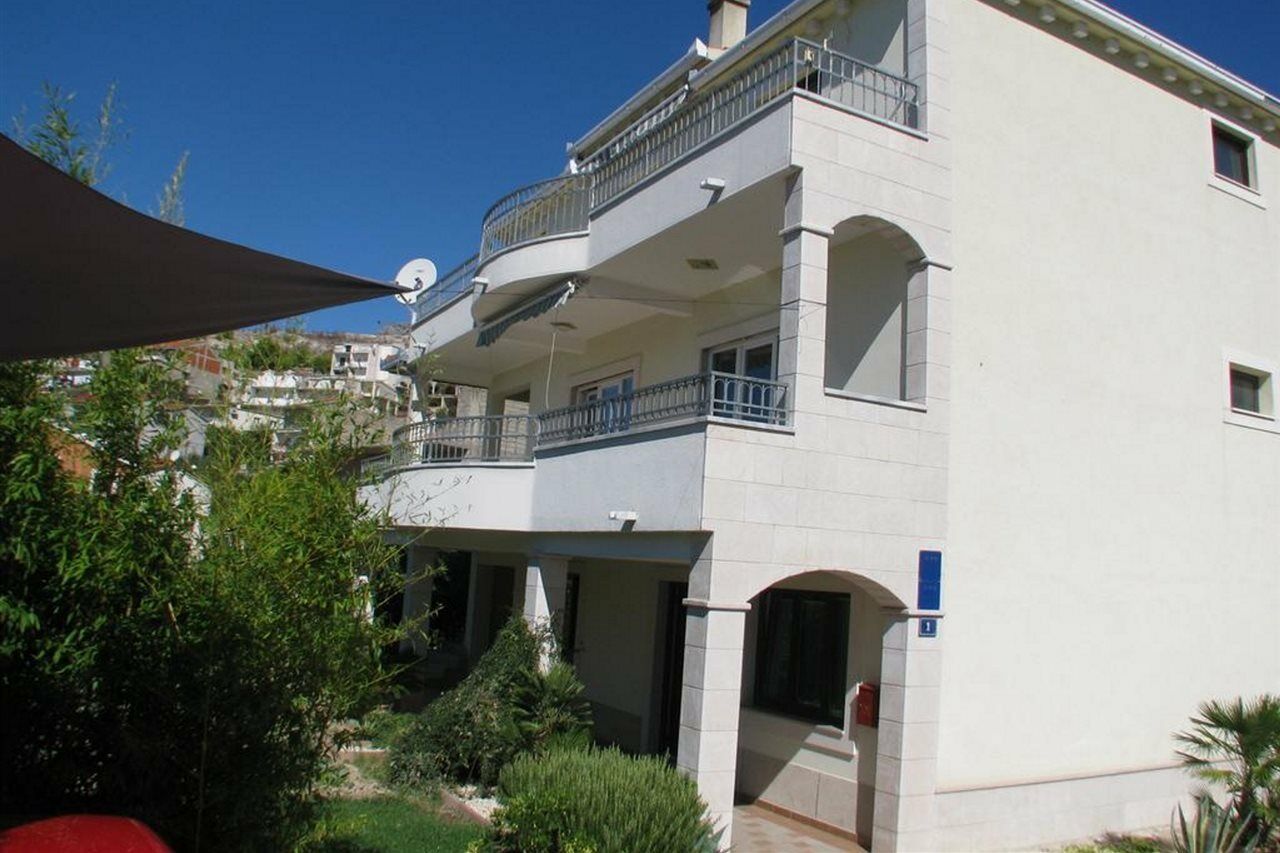 Apartments Miljak オミシュ エクステリア 写真